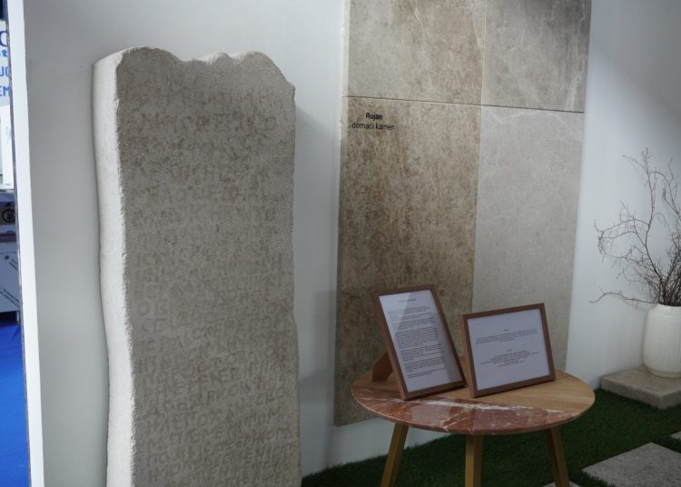 Modra Stijena zablistala na Mostarskom sajmu: Replika Kočerinske ploče i svjetski uzorci kamena
