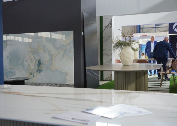 Modra Stijena zablistala na Mostarskom sajmu: Replika Kočerinske ploče i svjetski uzorci kamena