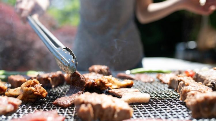 Vodič za savršen roštilj: Od izbora mesa do priloga