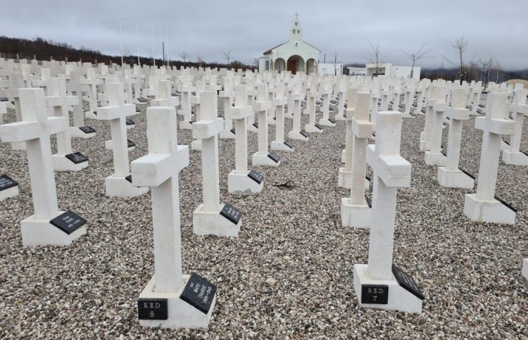 Posjet izaslanstva iz Crne Gore Groblju mira i Širokom Brijegu