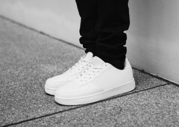 Postoji način da stare bijele tenisice budu kao nove: Sastojak od svega 1.20 eura