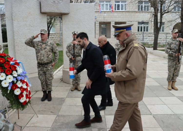 Posušje odalo počast braniteljima u povodu 34. obljetnice Hrvatskog vijeća obrane