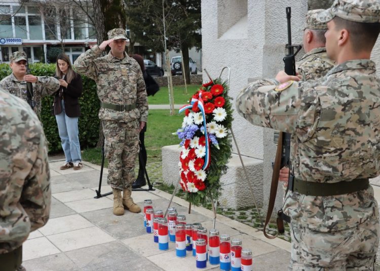 Posušje odalo počast braniteljima u povodu 34. obljetnice Hrvatskog vijeća obrane