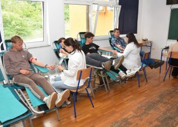 Srednjoškolci u Čitluku darovali 26 doza krvi