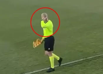 (VIDEO) Sudac publici u Posušju pokazao srednji prst?