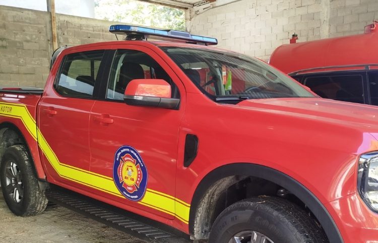 Vatrogasci u Mostaru gasili požar na poslovnom objektu