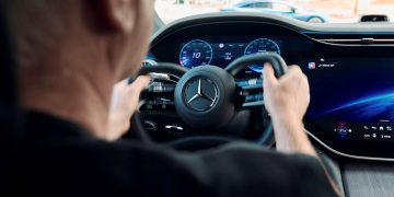 Pogledajte novi Mercedesov volan, brutalan je