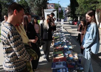 Festival znanosti: Na dar studentima i prolaznicima kroz Kampus SUM-a više od 500 knjiga