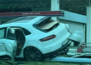 BiH: Autom “uletio” na benzinsku crpku i “oborio” cijene goriva