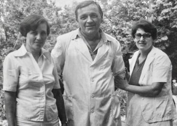 Iz prošlosti Širokog Brijega: Ispred buregdžinice na Brigu