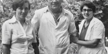 Iz prošlosti Širokog Brijega: Ispred buregdžinice na Brigu