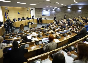 Usvojen novi zakon: Lakše do radnih dozvola za strance u FBiH