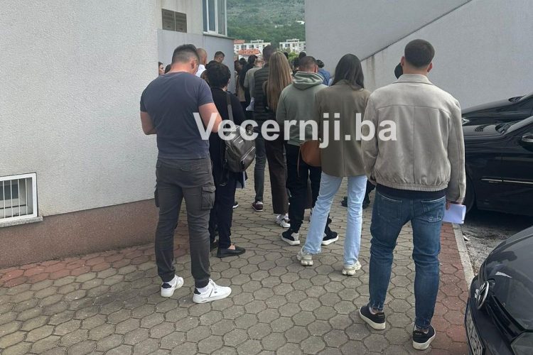Gužve ispred Službe za zapošljavanje ŽZH zbog programa ”Druga prilika”