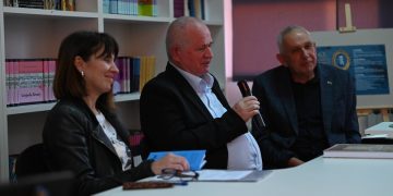 U Grudama predstavljena zbirka „Pred našom kućom jabuka“ autora Mije Tokića 