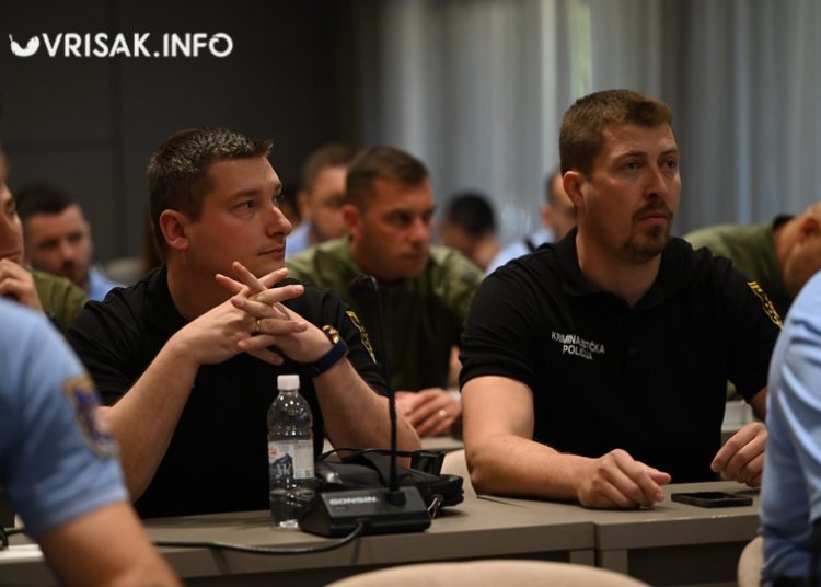 Održava javna rasprava o plaćama policijskih službenika u ŽZH