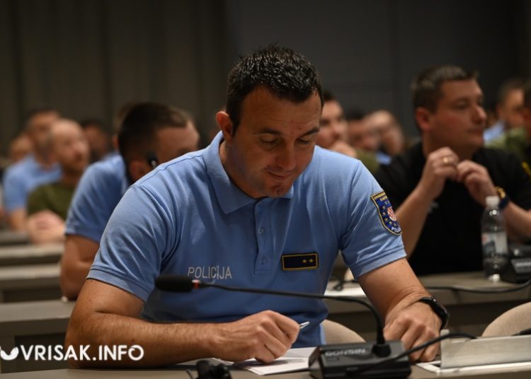 Održava javna rasprava o plaćama policijskih službenika u ŽZH