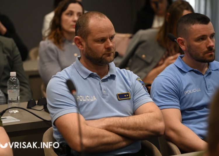 Održava javna rasprava o plaćama policijskih službenika u ŽZH