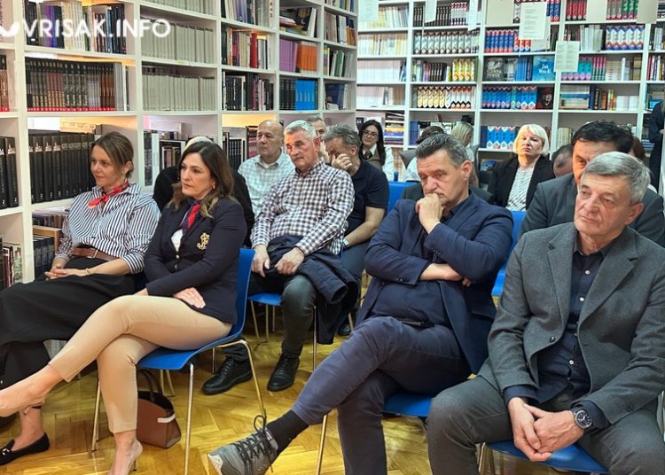 U Grudama predstavljena zbirka „Pred našom kućom jabuka“ autora Mije Tokića 