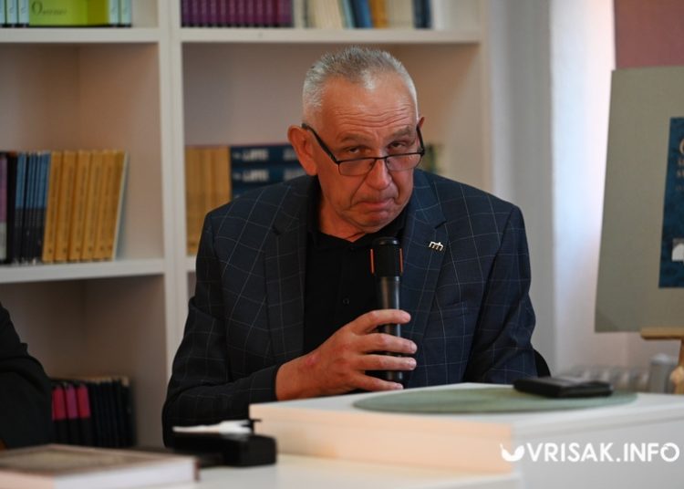 U Grudama predstavljena zbirka „Pred našom kućom jabuka“ autora Mije Tokića 