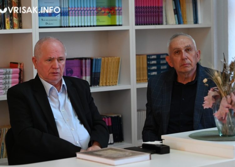 U Grudama predstavljena zbirka „Pred našom kućom jabuka“ autora Mije Tokića 