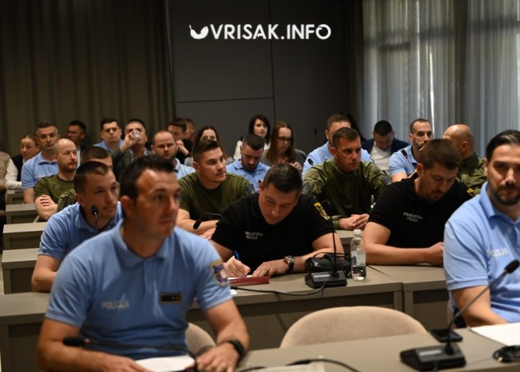 Održava javna rasprava o plaćama policijskih službenika u ŽZH