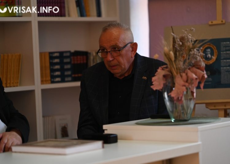 U Grudama predstavljena zbirka „Pred našom kućom jabuka“ autora Mije Tokića 