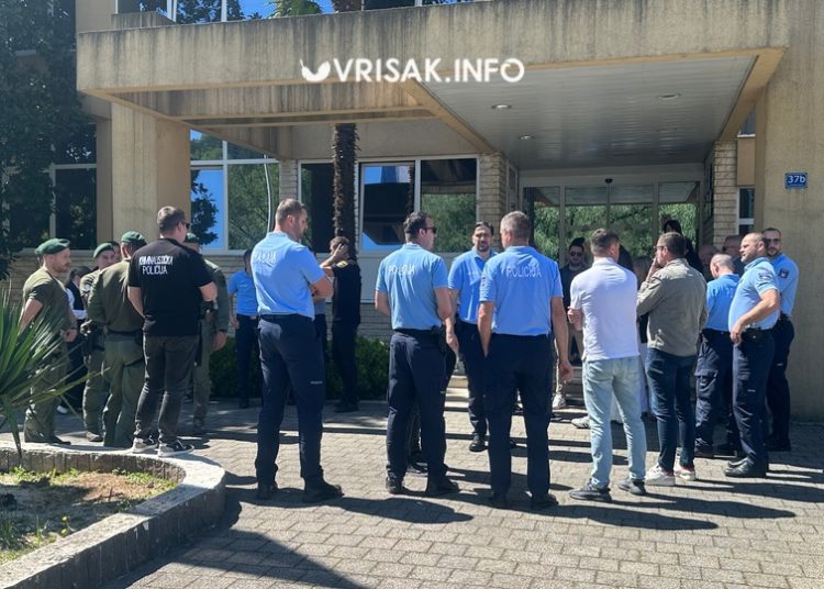 Održava javna rasprava o plaćama policijskih službenika u ŽZH