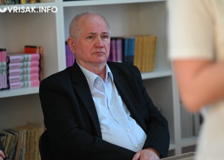 U Grudama predstavljena zbirka „Pred našom kućom jabuka“ autora Mije Tokića 