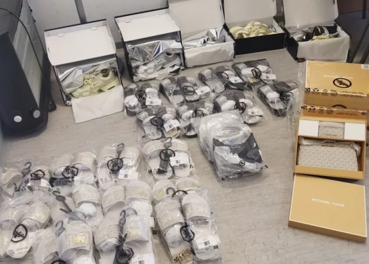 BiH: Policija na granici zaplijenjenila torbe i obuću “Michael Kors”