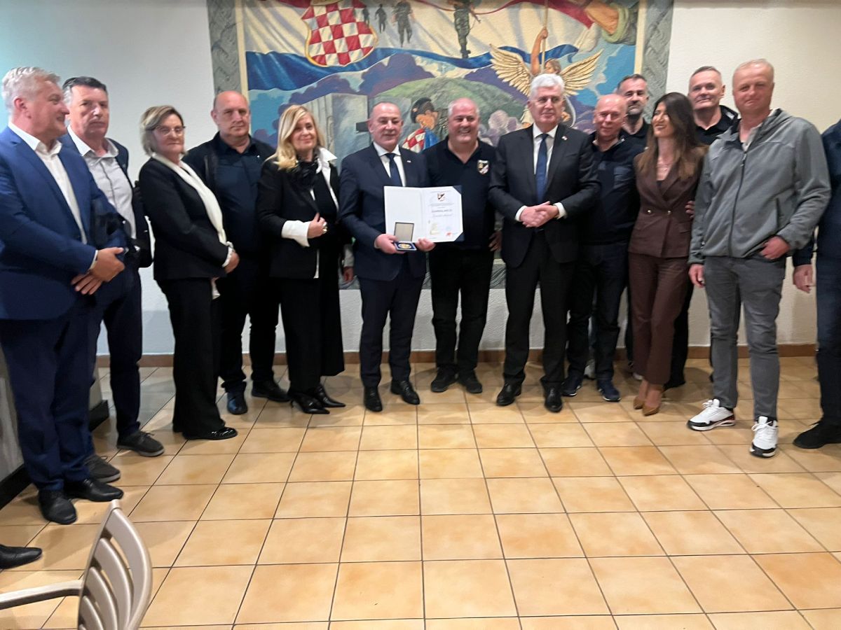 Ministar Medved u posjeti mostarskoj Hvidri Ministar Medved u posjeti mostarskoj Hvidri