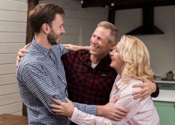 Roditeljstvo ne prestaje: Rečenice koje odrasloj djeci znače više od zagrljaja