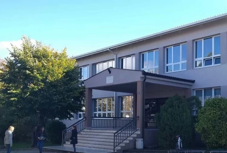 Škola u Čiluku donijela odluku o zabrani mobitela i promjeni pravila ponašanja