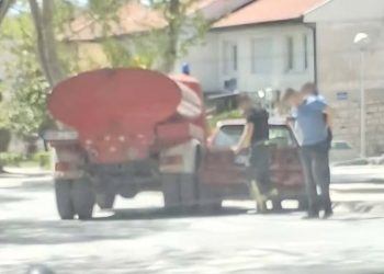 Prometna nezgoda u Čitluku: Sudarili se golf i vatrogasno vozilo