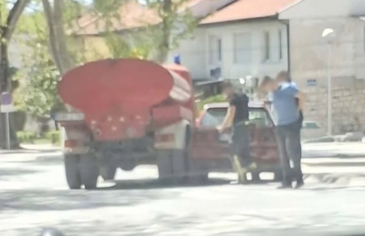 Prometna nezgoda u Čitluku: Sudarili se golf i vatrogasno vozilo