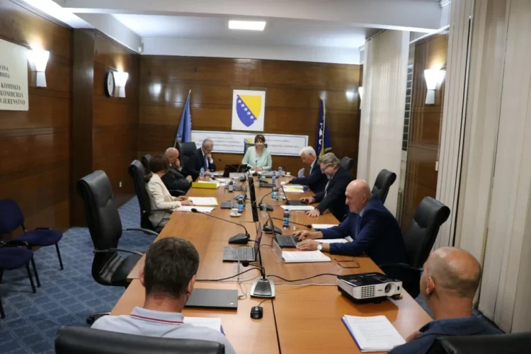 Deseci političkih stranaka bez prava kandidature na idućim izborima