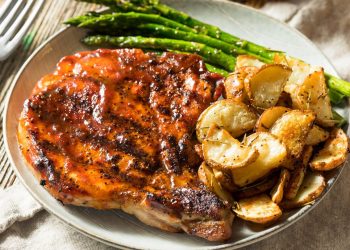 Ovo je najbolji način za pripremu svinjskih kotleta, a nije u tavi ili pećnici