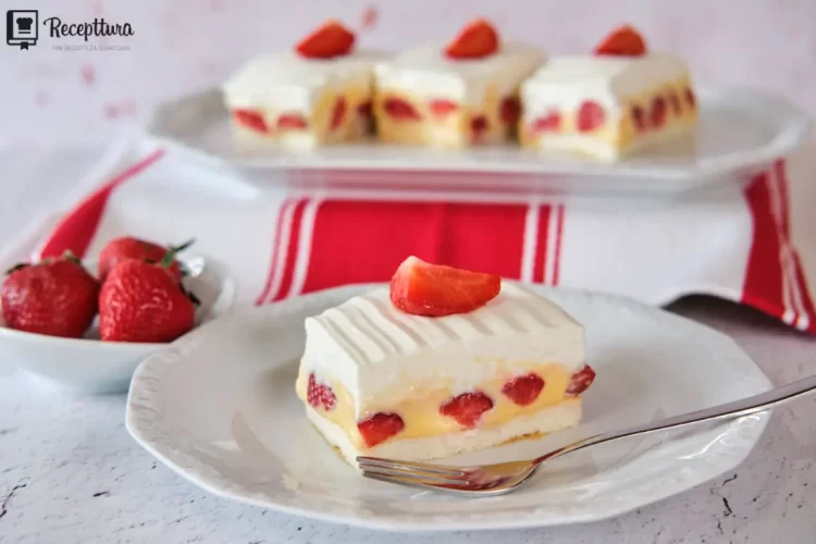 Kremasti kolač s jagodama koji osvaja na prvi zalogaj