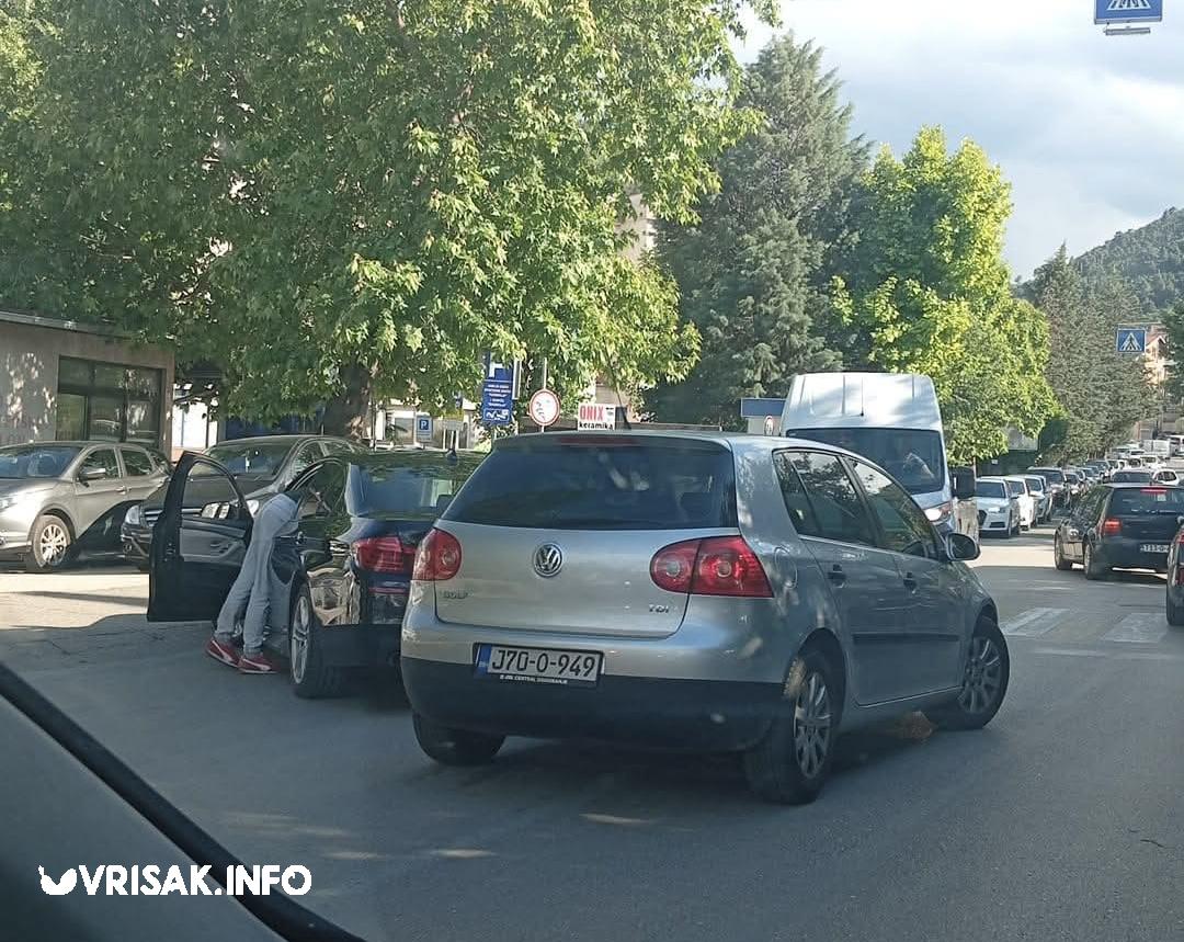 Mostar: Prometna nesreća dva vozila kod hotela Bevanda