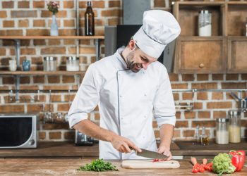 Iznenaditi će vas plaća kuhara u BiH, evo koliko iznosi