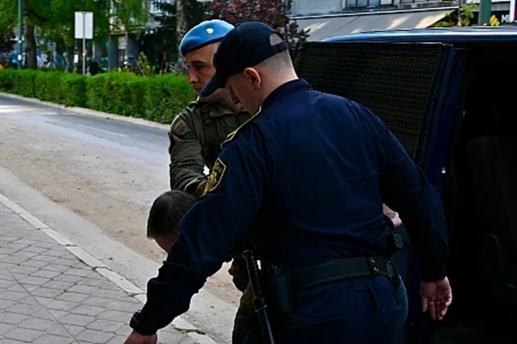 Osumnjičeni za ubojstvo supruge predan u Tužiteljstvo ŽS: Uhićen dok je jeo ćevape