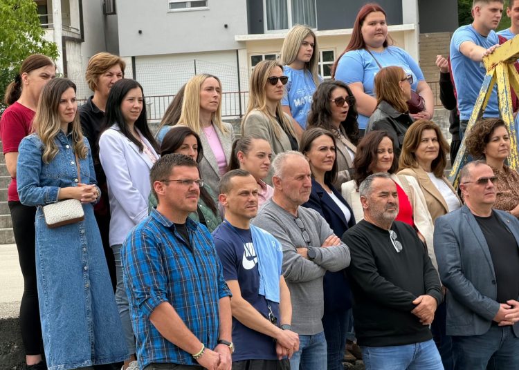 Maturanti SSŠ Široki Brijeg zajedničkim snagama kupili automobil obitelji u potrebi
