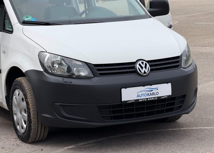 Maturanti SSŠ Široki Brijeg zajedničkim snagama kupili automobil obitelji u potrebi