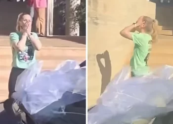 (VIDEO) Maturanti razrednicu iznenadili neočekivanim poklonom