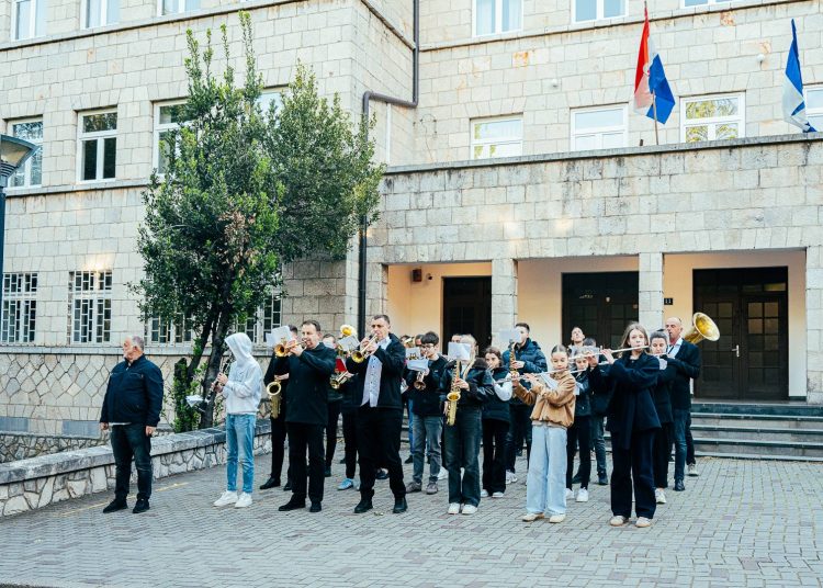 Širokobriježane probudila prvosvibanjska budnica