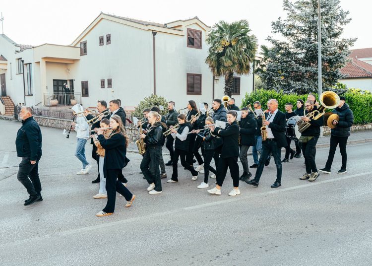 Širokobriježane probudila prvosvibanjska budnica