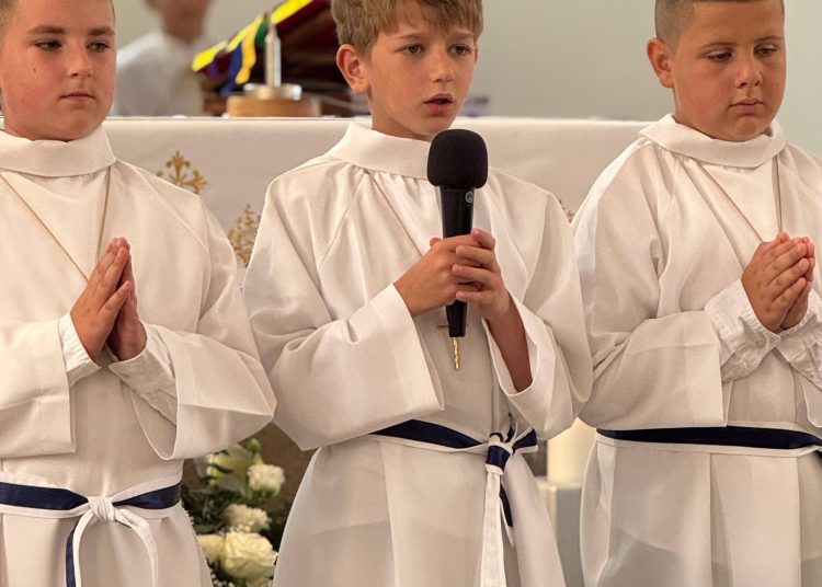 Prva sveta pričest u Župa sv. Male Terezije od Djeteta Isusa – Ledinac