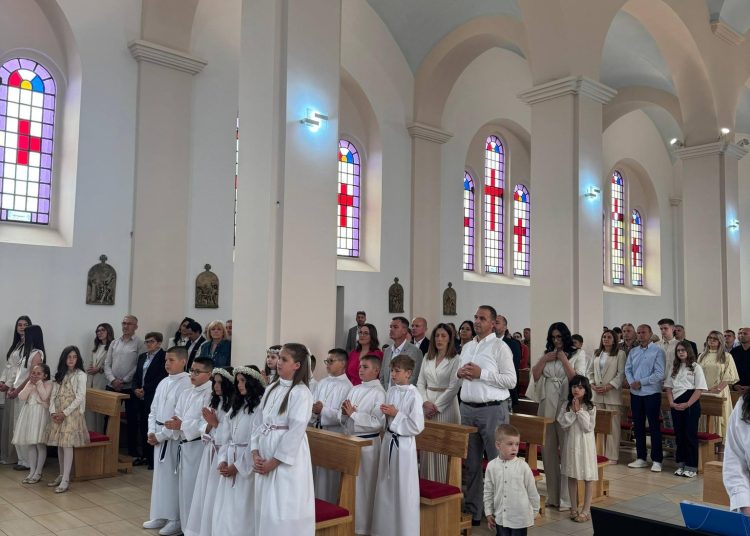Prva sveta pričest u Župa sv. Male Terezije od Djeteta Isusa – Ledinac