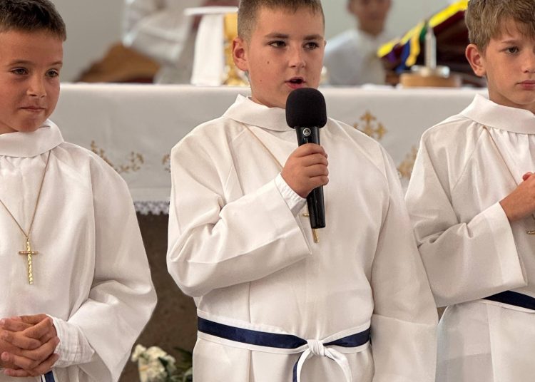 Prva sveta pričest u Župa sv. Male Terezije od Djeteta Isusa – Ledinac