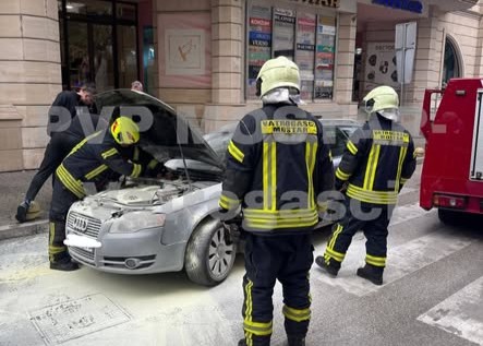 Zapalio se Audi ispred tržnog centra u Mostaru