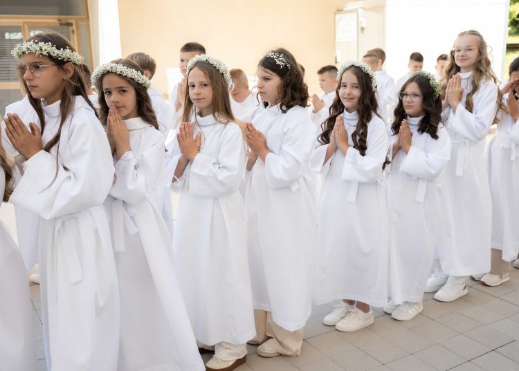 Na blagdan Duhova u Župi Posušje 123 djece primilo Prvu svetu pričest
